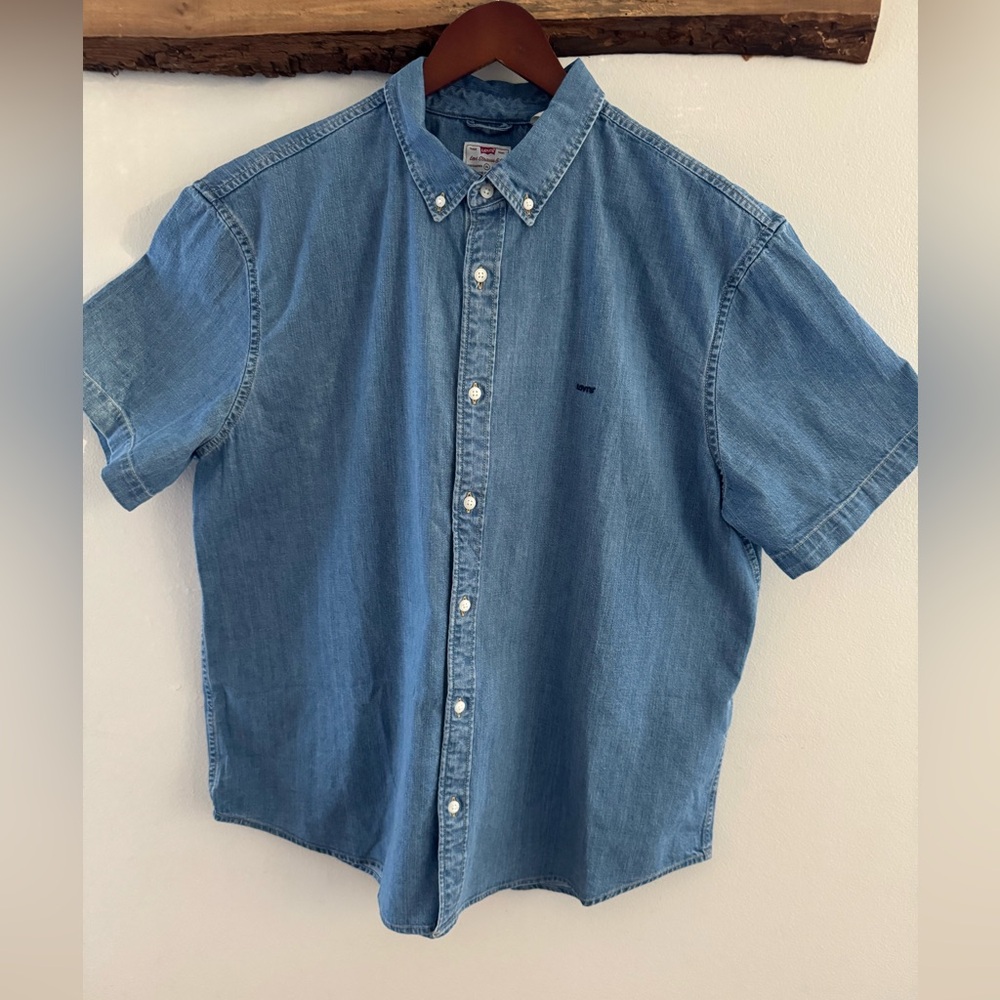Levi's Button down shirt